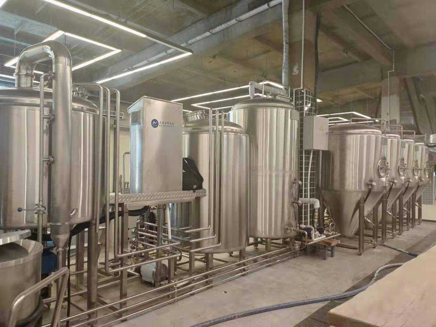 宁波酒厂5万吨生产精酿啤酒的大型设备机器