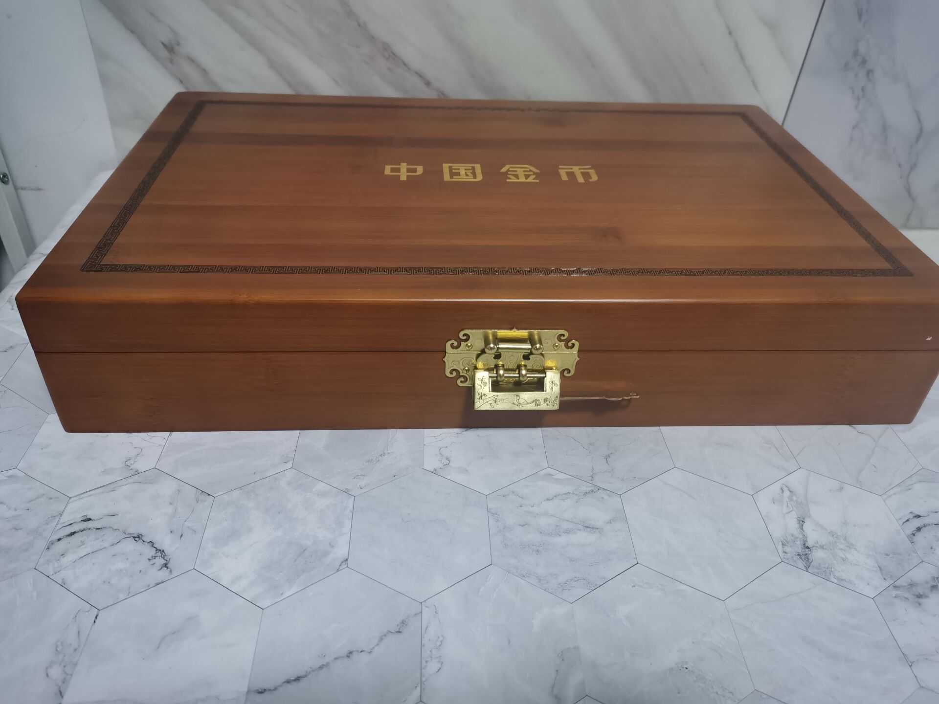 全年预定的礼盒到了，这个包装盒高端大气上档次