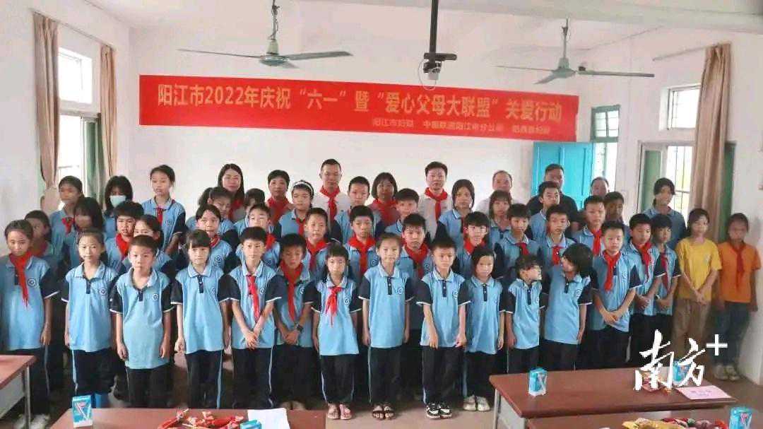 阳江市妇联到挂点镇阳西县溪头镇开展“六一”慰问活动