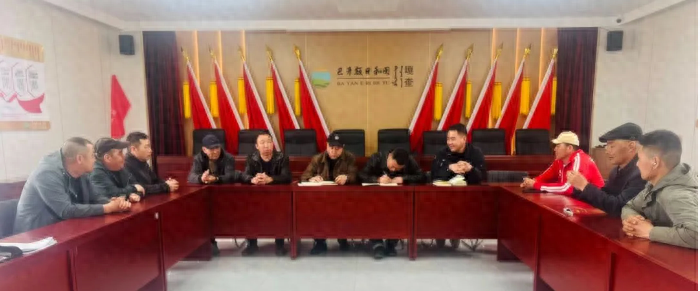 浩勒图高勒镇深入嘎查召开肉牛冷配工作座谈会