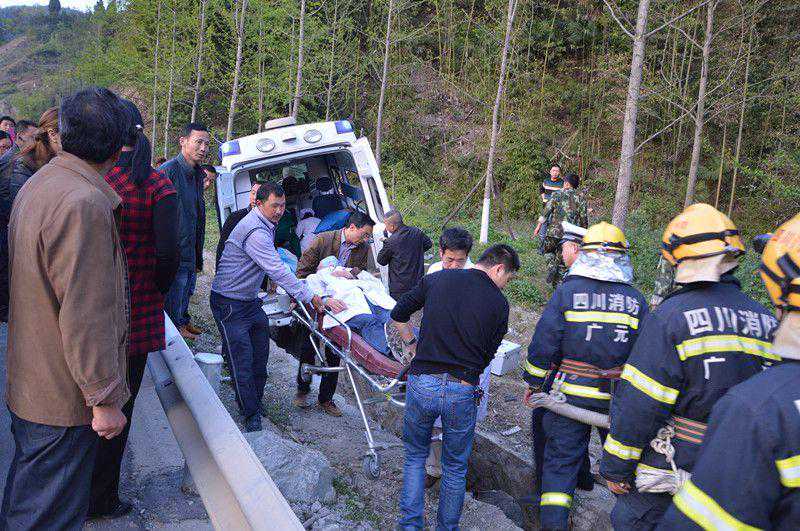 广元救护车司机酒驾出车祸 病人身亡