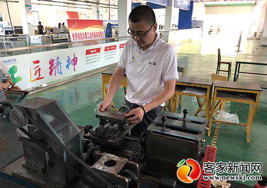 “赣鄱工匠”魏新：一测一量 雕撰匠心